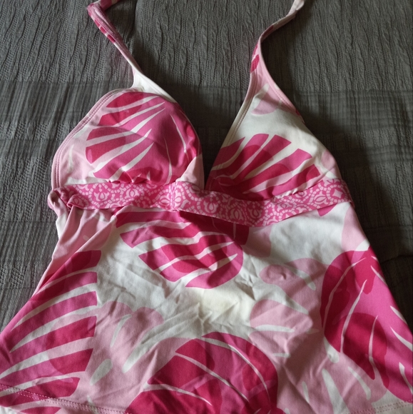 Swimsuit - Picture 2 of 3